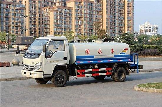 福田時(shí)代藍(lán)牌3方灑水車(chē)